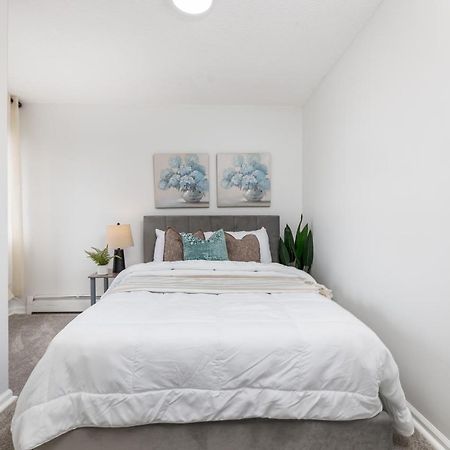 Beautiful 3 Bedroom Condo In Hartford! Exterior foto